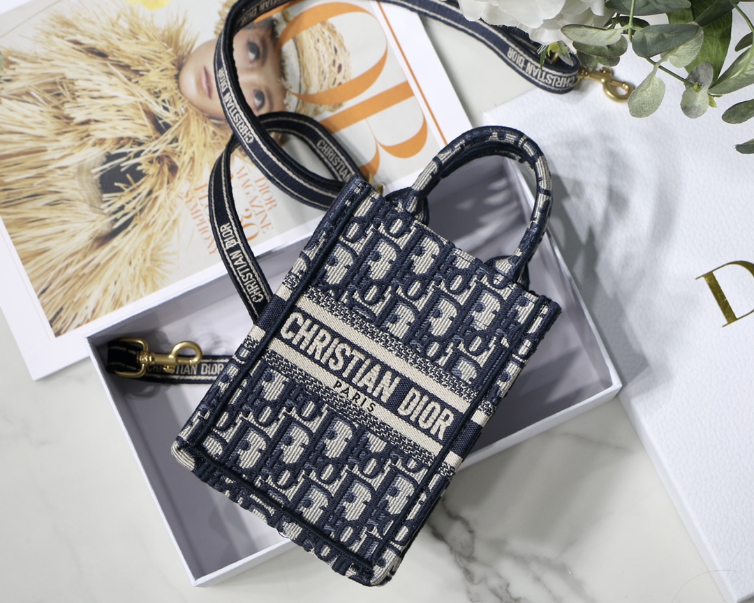 Dior 竖版 Mini Tote 刺绣字母 手提包
