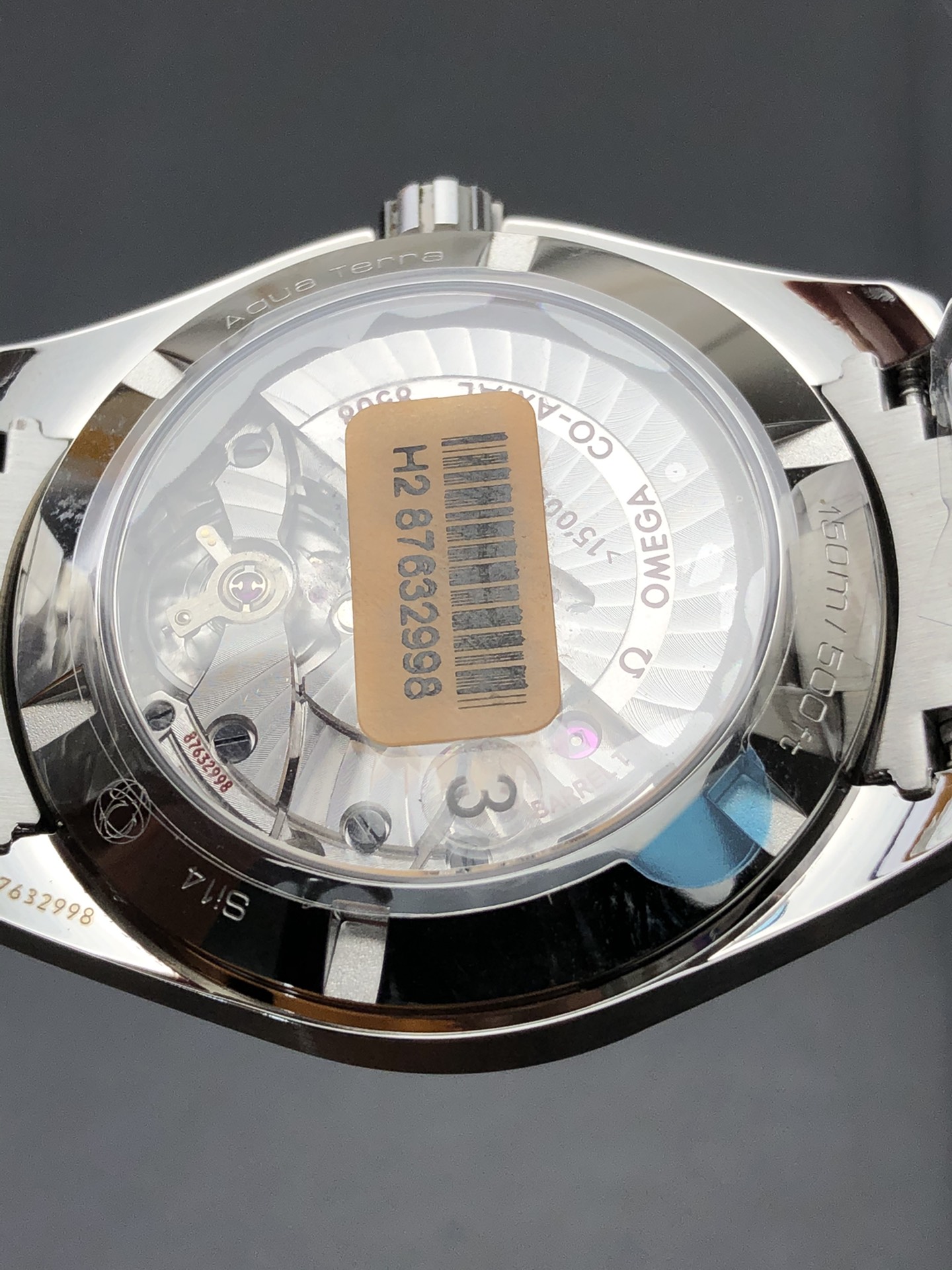 Omega 海马大黄蜂