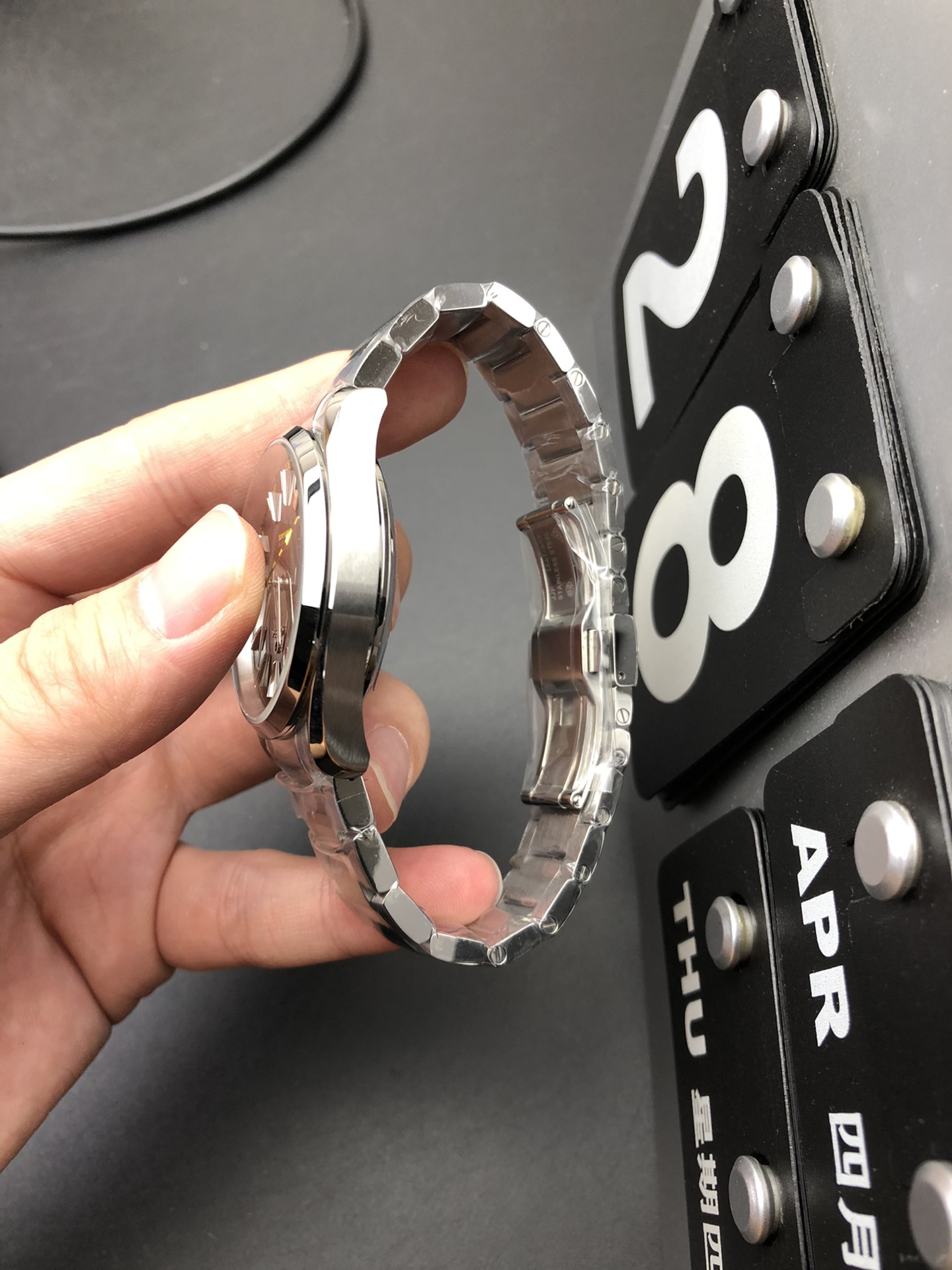 Omega 海马大黄蜂