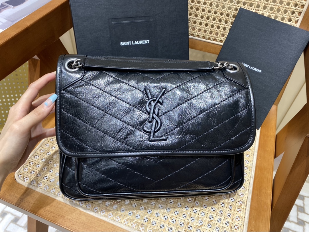 YSL 𝐍𝐢𝐤𝐢 28𝐜𝐦 邮差包 633158黑色/银链