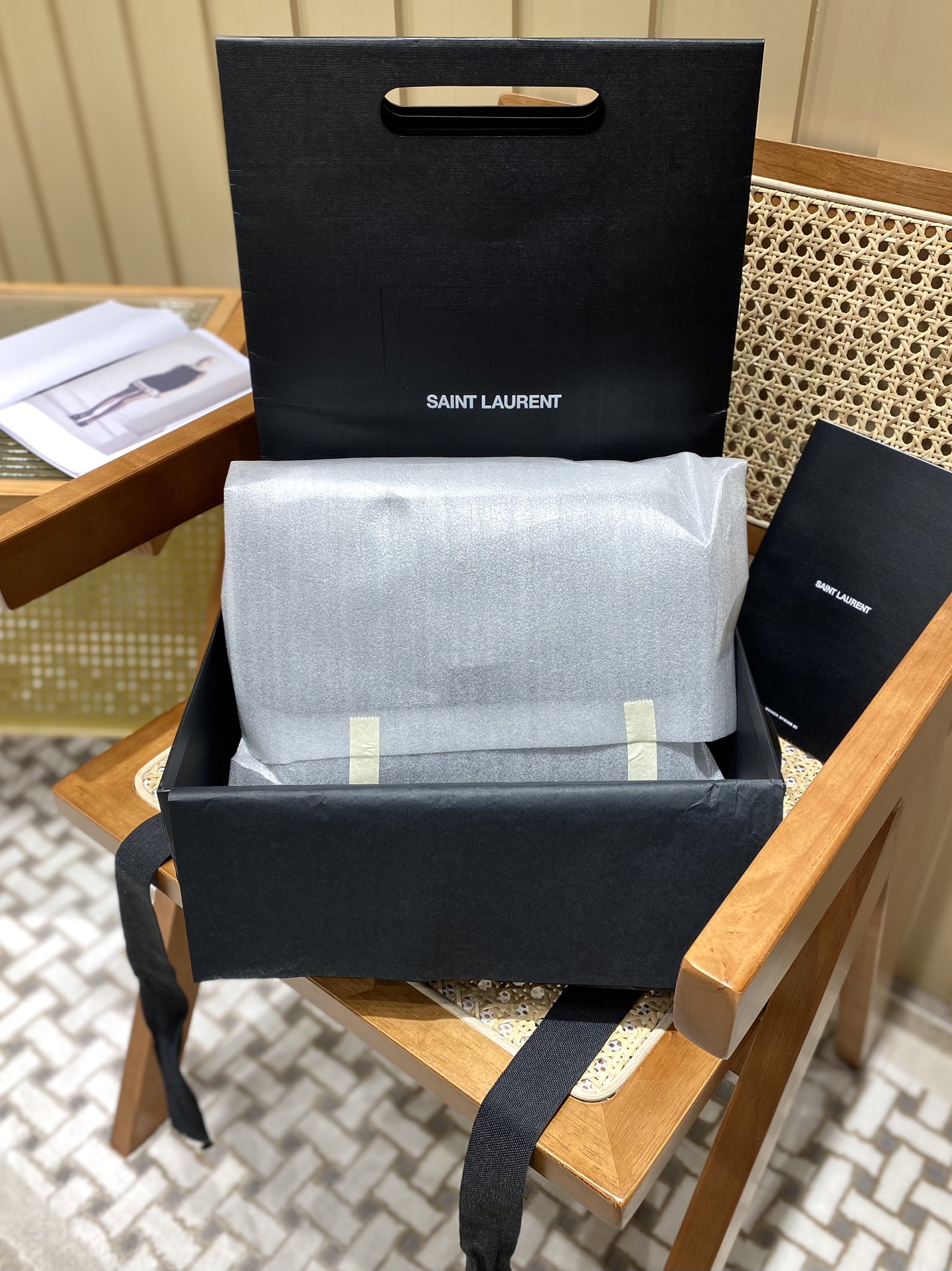 YSL 𝐍𝐢𝐤𝐢 28𝐜𝐦 邮差包 633158黑色/银链
