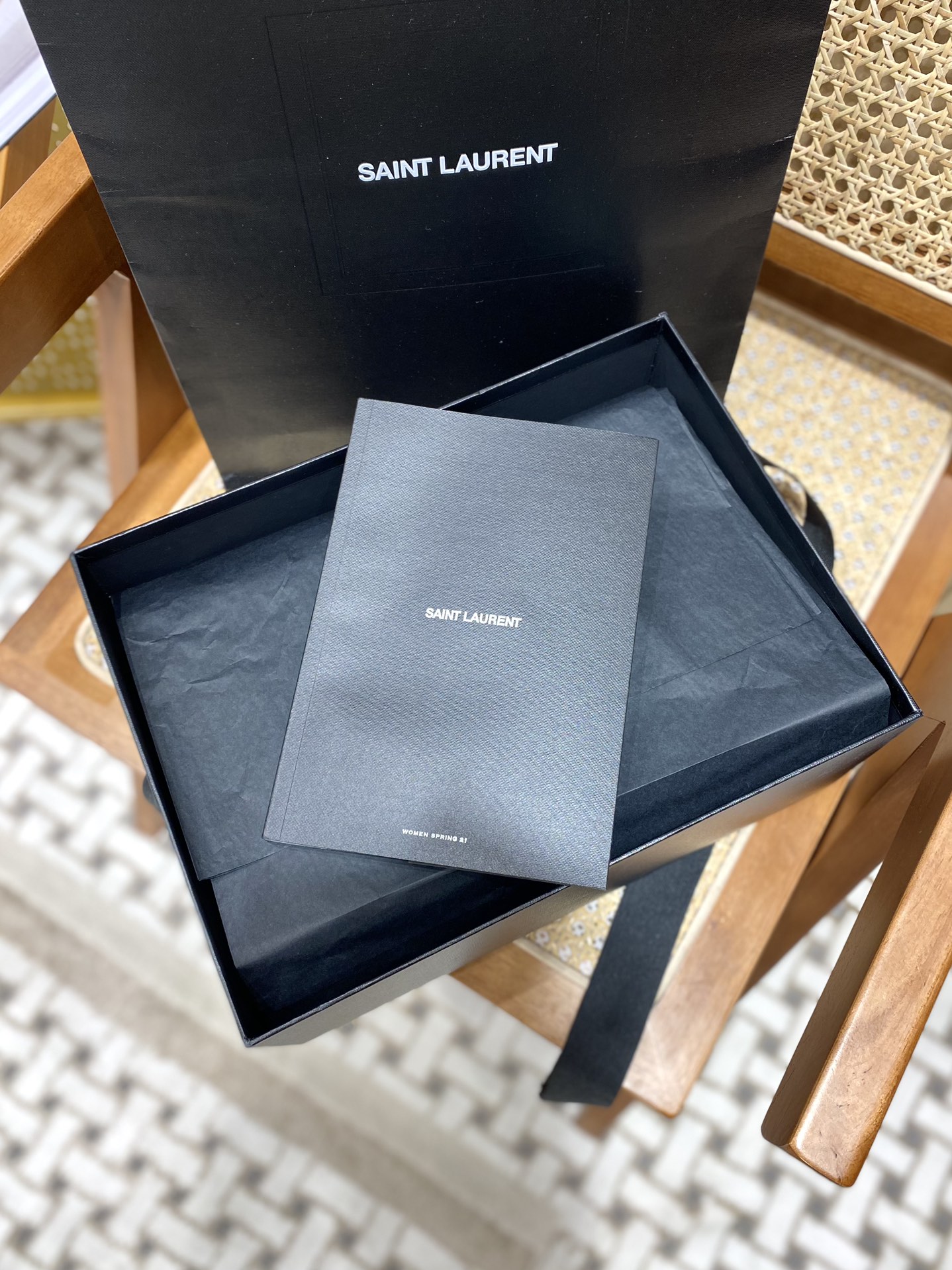 YSL 𝐍𝐢𝐤𝐢 28𝐜𝐦 邮差包 633158黑色/银链