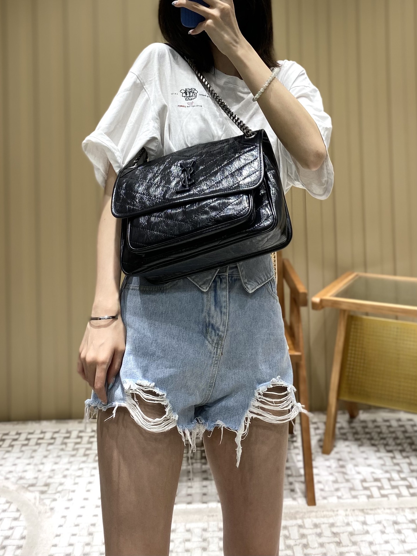 YSL 𝐍𝐢𝐤𝐢 28𝐜𝐦 邮差包 633158黑色/银链