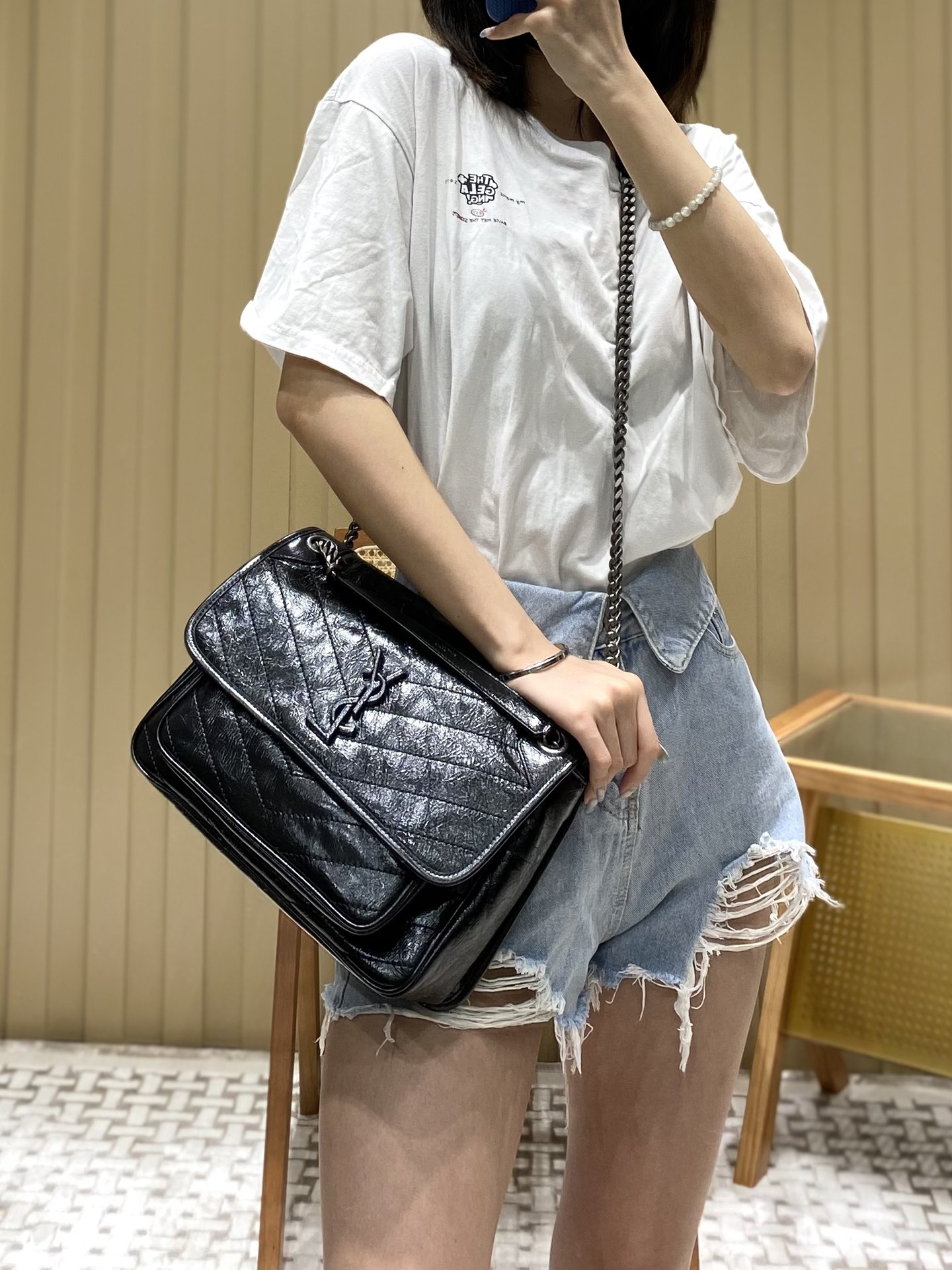 YSL 𝐍𝐢𝐤𝐢 28𝐜𝐦 邮差包 633158黑色/银链