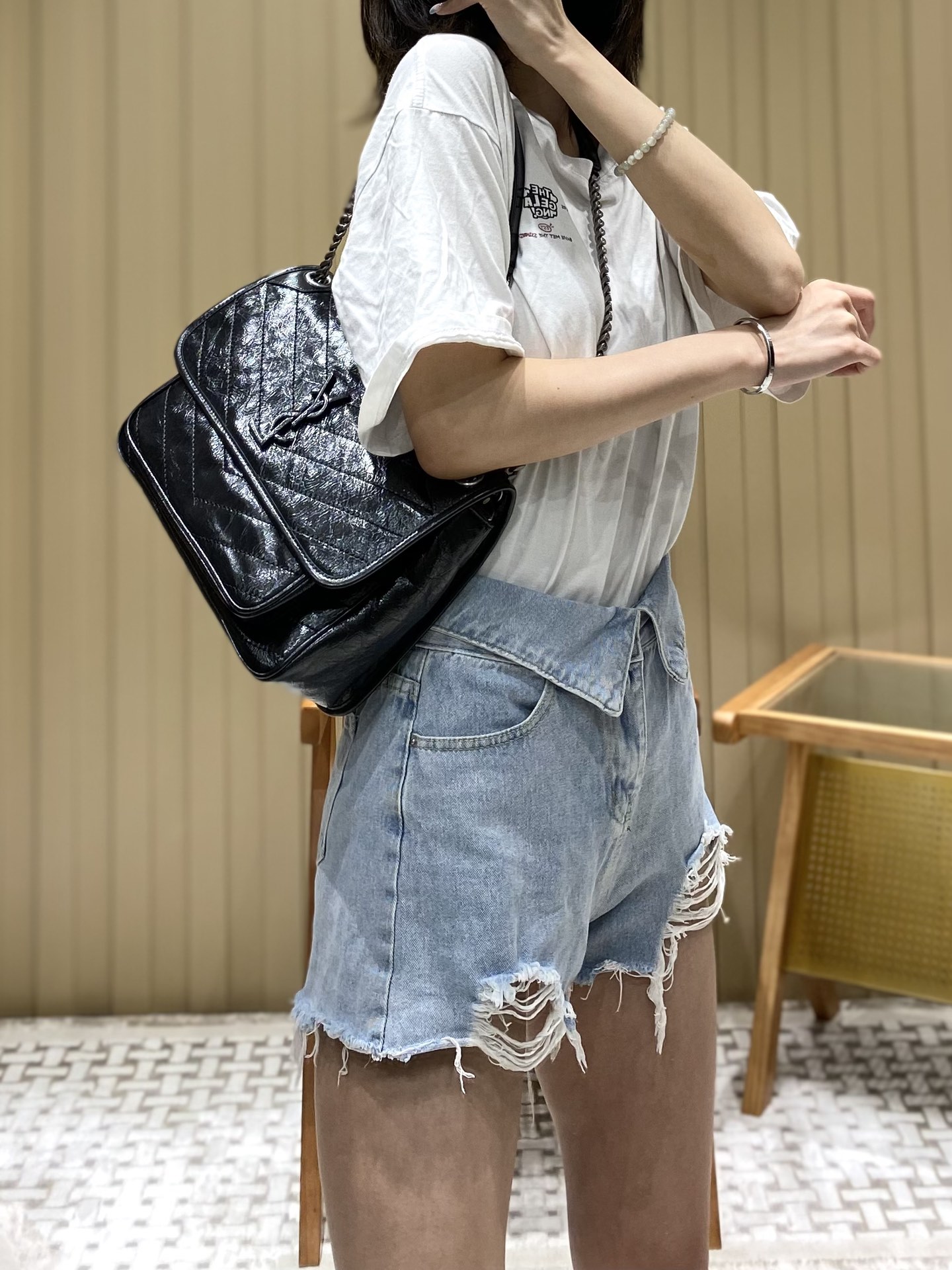 YSL 𝐍𝐢𝐤𝐢 28𝐜𝐦 邮差包 633158黑色/银链