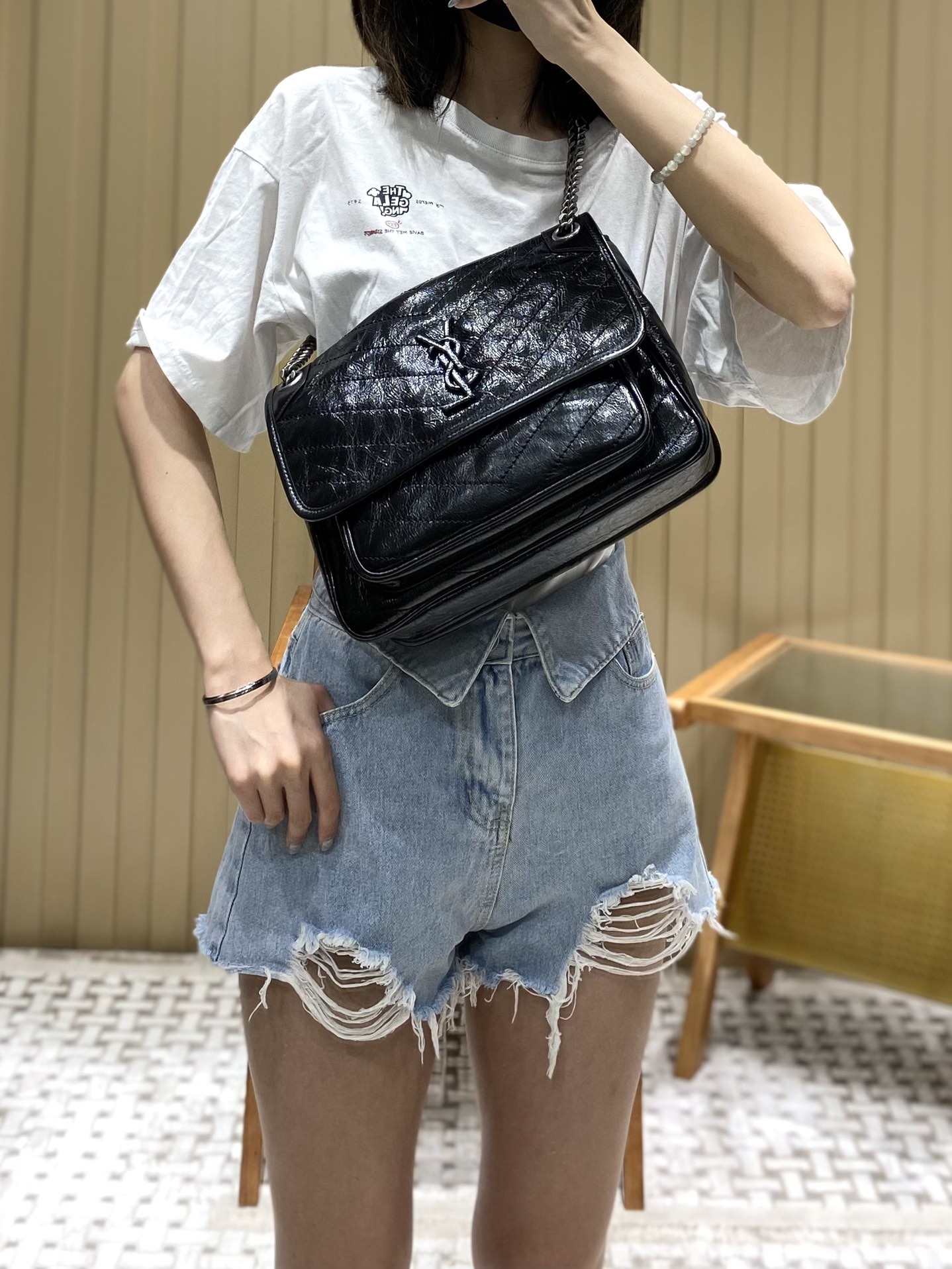 YSL 𝐍𝐢𝐤𝐢 28𝐜𝐦 邮差包 633158黑色/银链