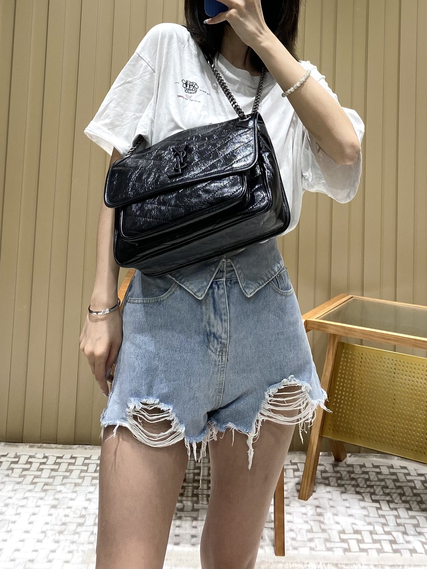 YSL 𝐍𝐢𝐤𝐢 28𝐜𝐦 邮差包 633158黑色/银链