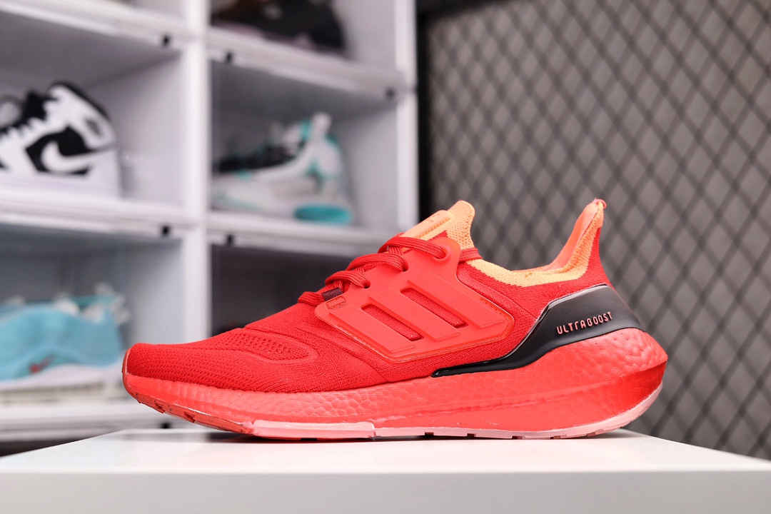 H0 公司级 阿迪达斯/Adidas Ultra Boost 22 UB 8.0 Consortium 厚底爆米花跑鞋 较UB21增加6%Boost，全掌Boost 将缓震和能量回馈再一次进行了升级， 提供更好的舒适穿着体验， 阿迪达斯UB 8.0 J5 oPrimeknit编织工艺， S型Heel Counter提供更加精准锁定后跟， 带来出众的后跟包裹，LEP创新大底延续马牌橡胶大底， 同时新加入LEP结构，为每一步提供更多动力及更好回弹×773MG