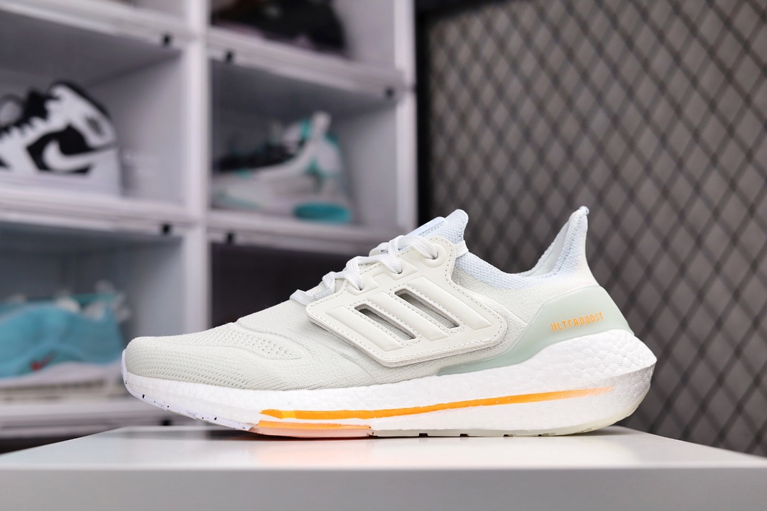 H0 公司级 阿迪达斯/Adidas Ultra Boost 22 UB 8.0 Consortium 厚底爆米花跑鞋 较UB21增加6%Boost，全掌Boost 将缓震和能量回馈再一次进行了升级， 提供更好的舒适穿着体验， 阿迪达斯UB 8.0 J5 oPrimeknit编织工艺， S型Heel Counter提供更加精准锁定后跟， 带来出众的后跟包裹，LEP创新大底延续马牌橡胶大底， 同时新加入LEP结构，为每一步提供更多动力及更好回弹×773MG