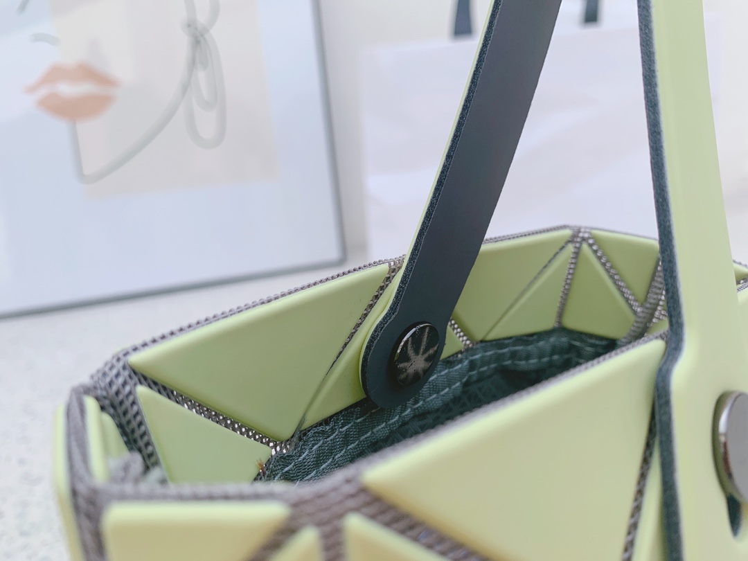 三宅一生Issey Miyake手机包AG607