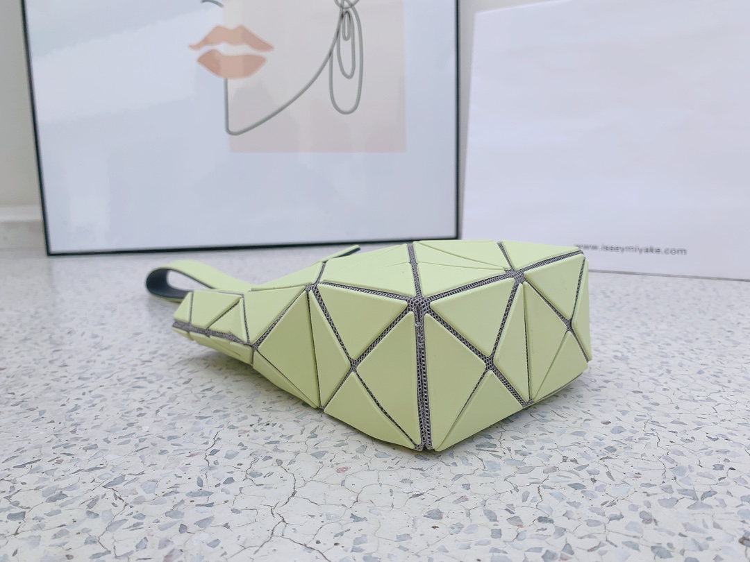 三宅一生Issey Miyake手机包AG607