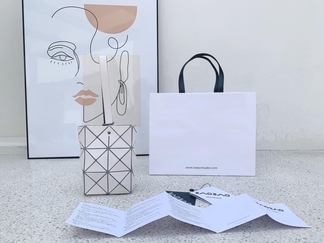 三宅一生Issey Miyake手机包AG607