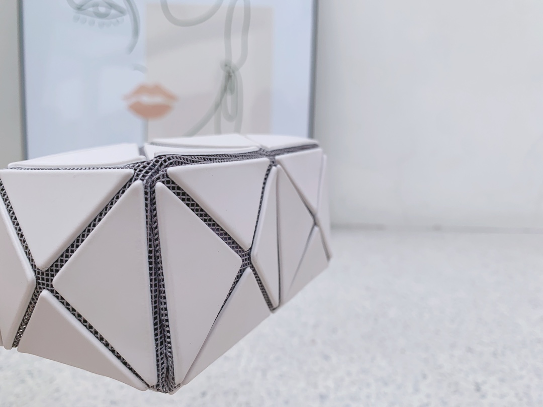 三宅一生Issey Miyake手机包AG607