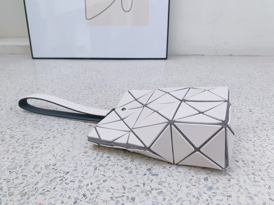 三宅一生Issey Miyake手机包AG607