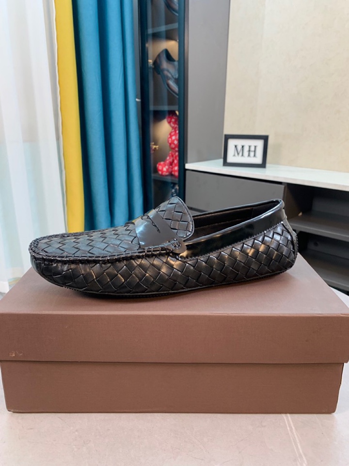 I5  里外全编织超舒服软底Bottega Veneta 编织豆豆鞋 时尚爆款 ⭐️⭐️⭐️Bottega Veneta  男士休闲鞋🎈鞋面优质牛皮，鞋面编织牛皮配金属扣装饰，完美版型，极富个性与时尚韵味，真皮内里垫脚⚠️⚠️柔韧轻便大底，时尚帅气，