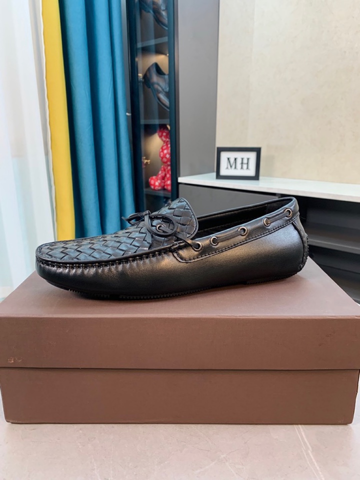 I5  半编织超舒服软底Bottega Veneta 编织豆豆鞋 时尚爆款 ⭐️⭐️⭐️Bottega Veneta  男士休闲鞋🎈鞋面优质牛皮，鞋面编织牛皮配金属扣装饰，完美版型，极富个性与时尚韵味，真皮内里垫脚⚠️⚠️柔韧轻便大底，时尚帅气，