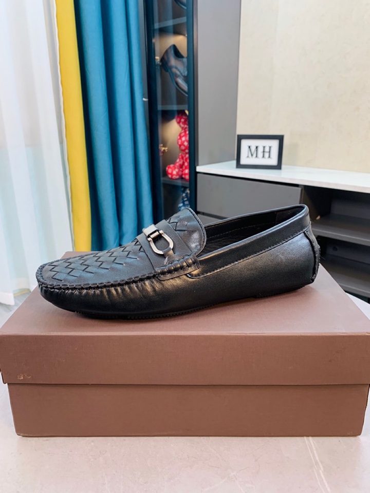 I5  半编织超舒服软底Bottega Veneta 编织豆豆鞋 时尚爆款 ⭐️⭐️⭐️Bottega Veneta  男士休闲鞋🎈鞋面优质牛皮，鞋面编织牛皮配金属扣装饰，完美版型，极富个性与时尚韵味，真皮内里垫脚⚠️⚠️柔韧轻便大底，时尚帅气，