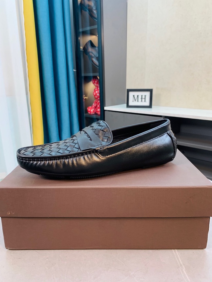 I5  半编织超舒服软底Bottega Veneta 编织豆豆鞋 时尚爆款 ⭐️⭐️⭐️Bottega Veneta  男士休闲鞋🎈鞋面优质牛皮，鞋面编织牛皮配金属扣装饰，完美版型，极富个性与时尚韵味，真皮内里垫脚⚠️⚠️柔韧轻便大底，时尚帅气，