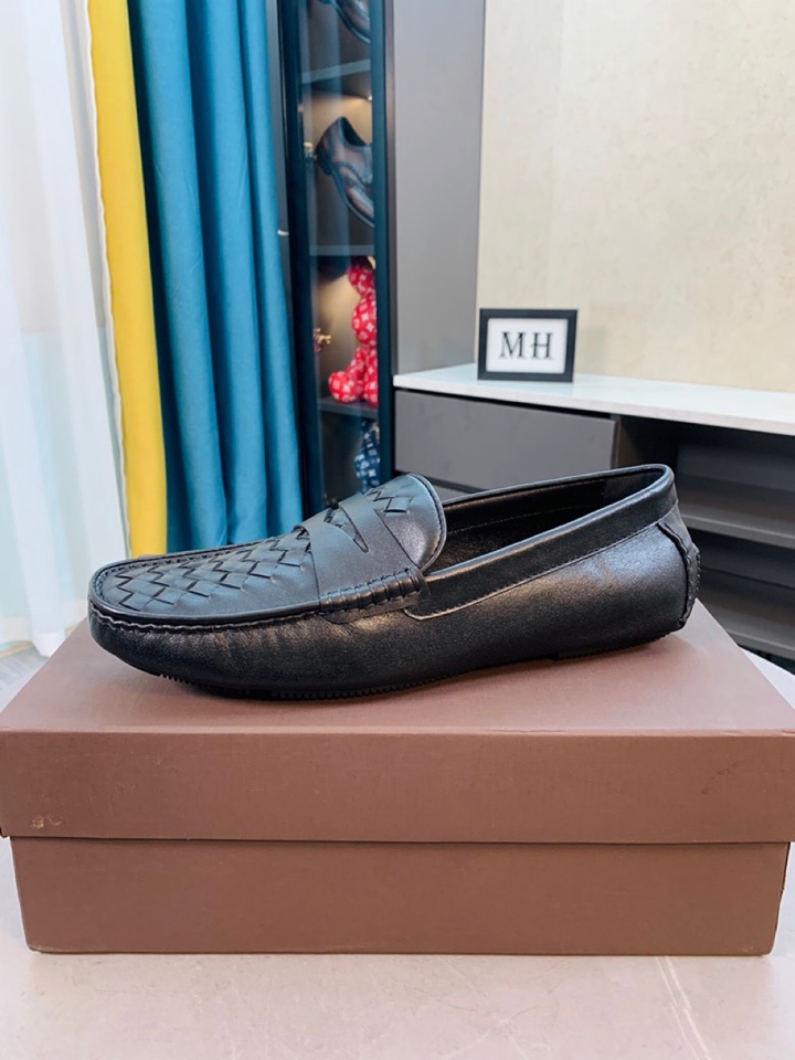 I5  半编织超舒服软底Bottega Veneta 编织豆豆鞋 时尚爆款 ⭐️⭐️⭐️Bottega Veneta  男士休闲鞋🎈鞋面优质牛皮，鞋面编织牛皮配金属扣装饰，完美版型，极富个性与时尚韵味，真皮内里垫脚⚠️⚠️柔韧轻便大底，时尚帅气，