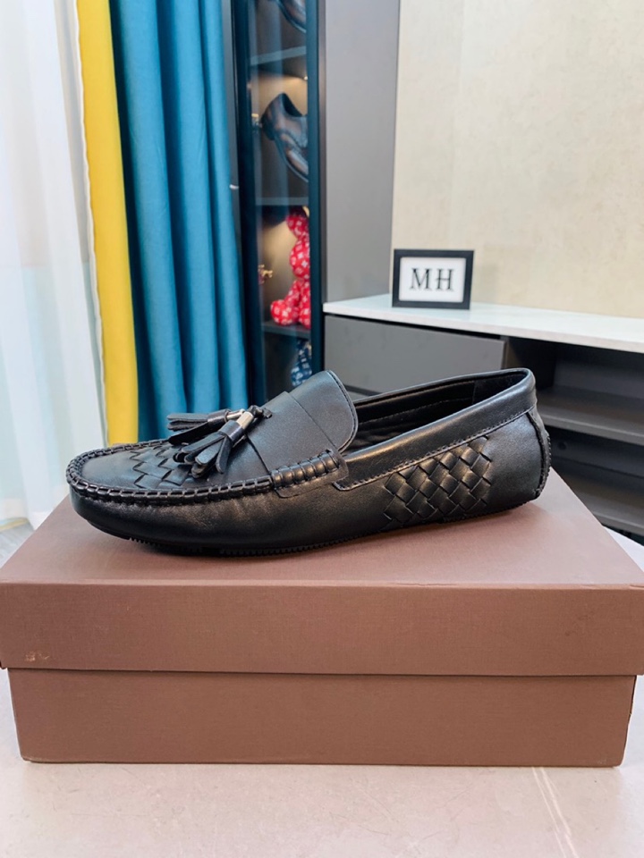 I5  半编织超舒服软底Bottega Veneta 编织豆豆鞋 时尚爆款 ⭐️⭐️⭐️Bottega Veneta  男士休闲鞋🎈鞋面优质牛皮，鞋面编织牛皮配金属扣装饰，完美版型，极富个性与时尚韵味，真皮内里垫脚⚠️⚠️柔韧轻便大底，时尚帅气，