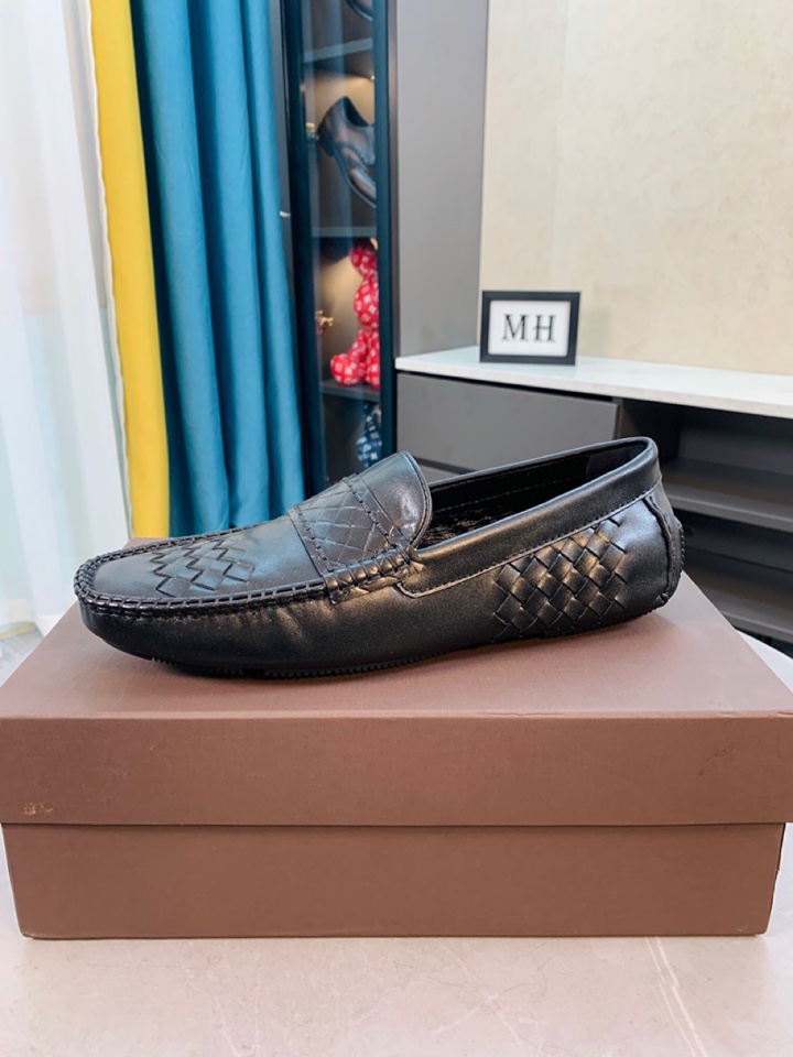 I5  半编织超舒服软底Bottega Veneta 编织豆豆鞋 时尚爆款 ⭐️⭐️⭐️Bottega Veneta  男士休闲鞋🎈鞋面优质牛皮，鞋面编织牛皮配金属扣装饰，完美版型，极富个性与时尚韵味，真皮内里垫脚⚠️⚠️柔韧轻便大底，时尚帅气，