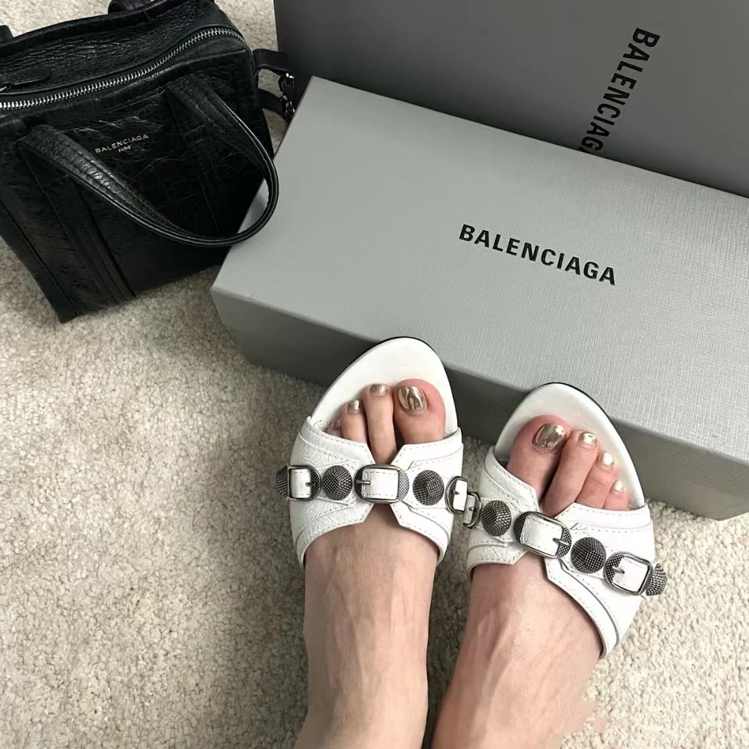 NO:669046,Actual models' feet and real shots., high heels and slippers, high heels, slippers19860909正品模特上脚与实拍.,高跟鞋拖鞋,high heels,slippers,Women's Shoes