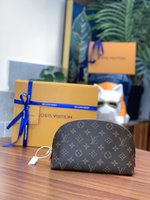 Louis Vuitton Cosmetic Bags Gold Monogram Canvas Cotton Cowhide Fashion M47353