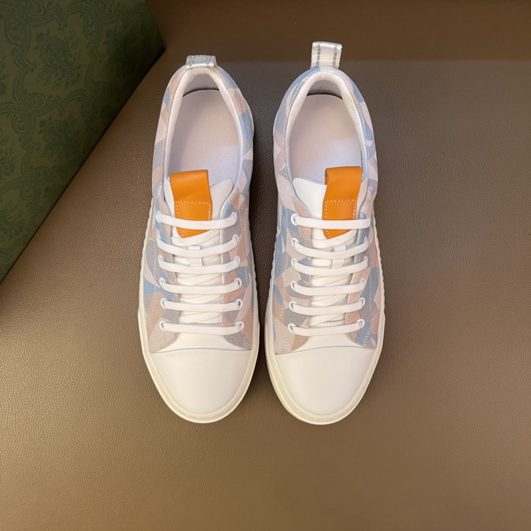 J0  高品质欧美大师设计简洁高档大气，专柜品质值得信赖，面料进口顶级牛皮 。😍 羊皮内里🐑 做工精细，专柜原版大底，上脚舒适百搭，潮男乐福专属定制，小 麦昆 Alexander McQueen  适合司机户外行车🚗 休闲鞋系列之首 男鞋