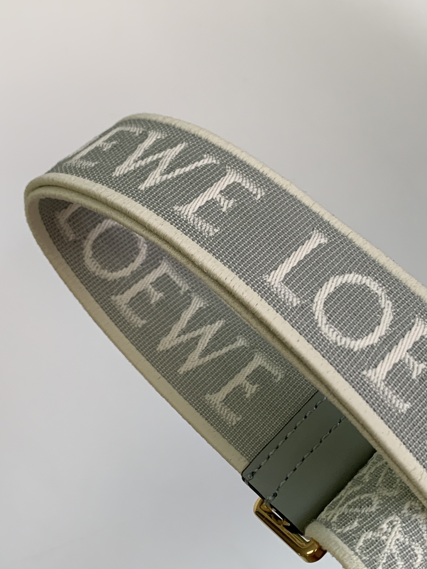 Lo*we🔥全新小号Gate到货👏罗家新版logo绣花编织宽肩带马鞍包👍包身采用柔软牛皮革精制而成💋可拆