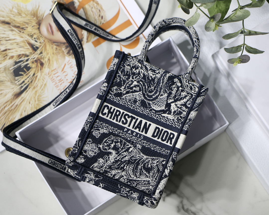 DIOR 竖版 Mini Tote 刺绣 手提包