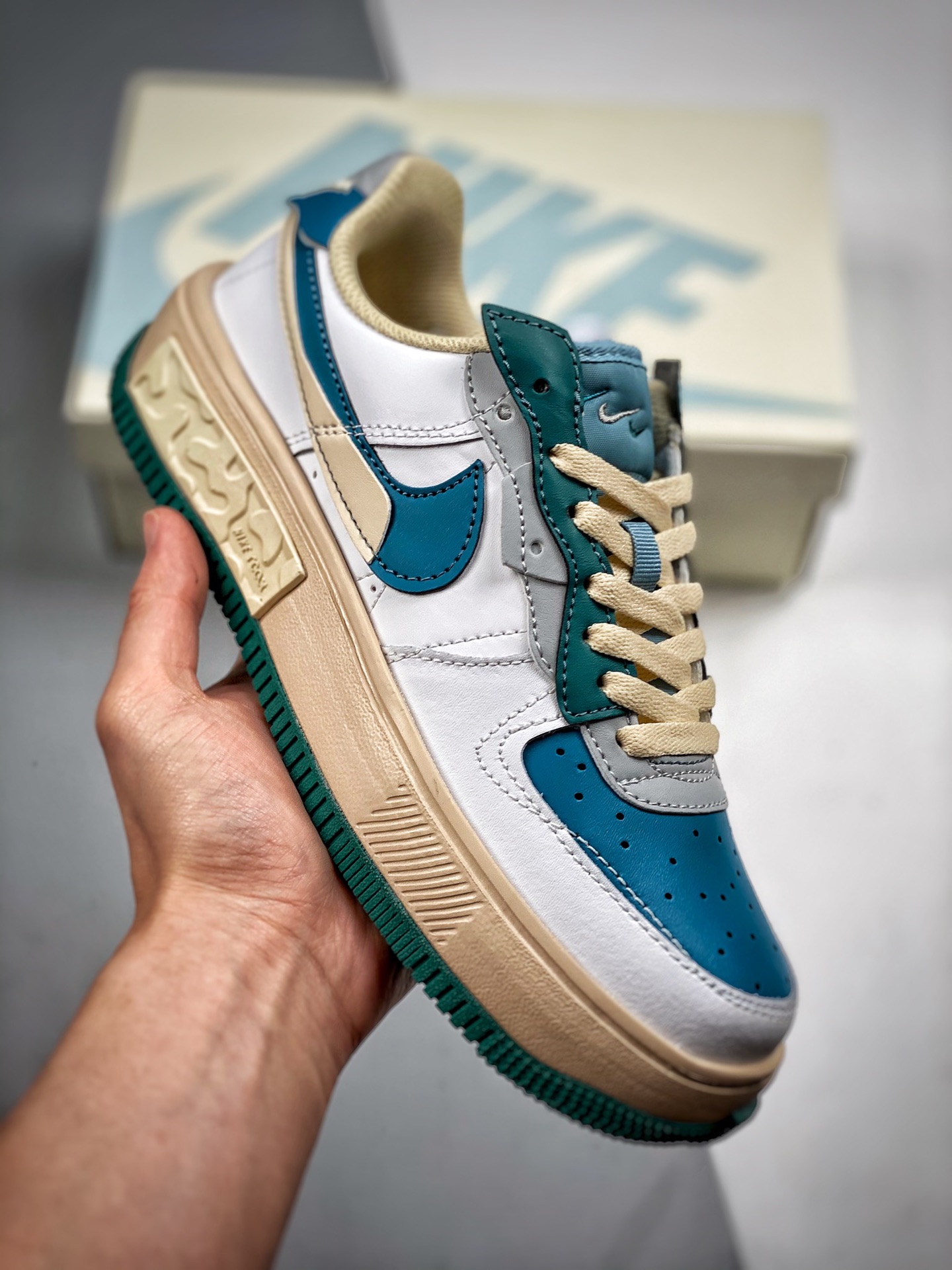 -3 Nike Air Force 1 Fontanka "Bronce Azul" Serie Fontanka de la Fuerza Aérea. Material nano en todo el zapato, se desha…
