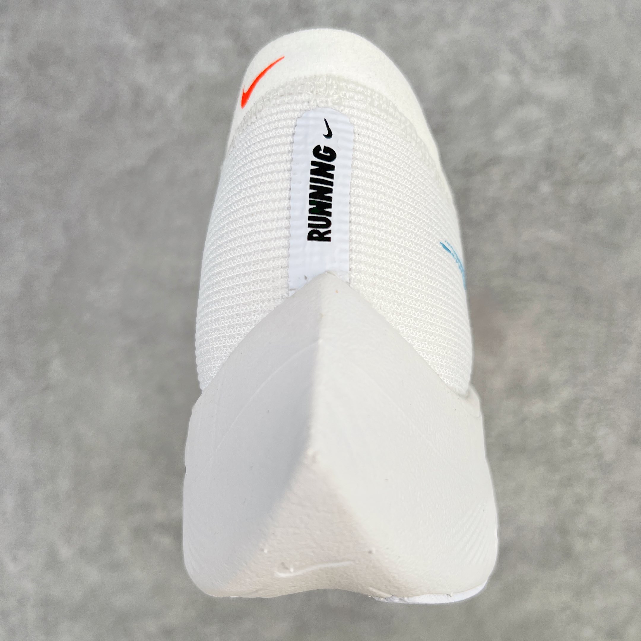 图片[8]-＃纯原福利 NK ZoomX Vaporfly Next% 马拉松二代跑鞋 细节整体升级 这款next%和上一款4%的鞋最大区的别于在鞋面面料 鞋面使用了全新 Vaporweave 科技 这种类似蝉翼的材质相比 Flyknit 更加轻薄透气 非对称的鞋带系统和泡棉护垫的加入令舒适度更高 鞋头辅以超大的 Swoosh 点缀 再配上流线型外观设计 时尚感十足 尺码：36 36.5 37.5 38 38.5 39 40 40.5 41 42 42.5 43 44 44.5 45-选品中心