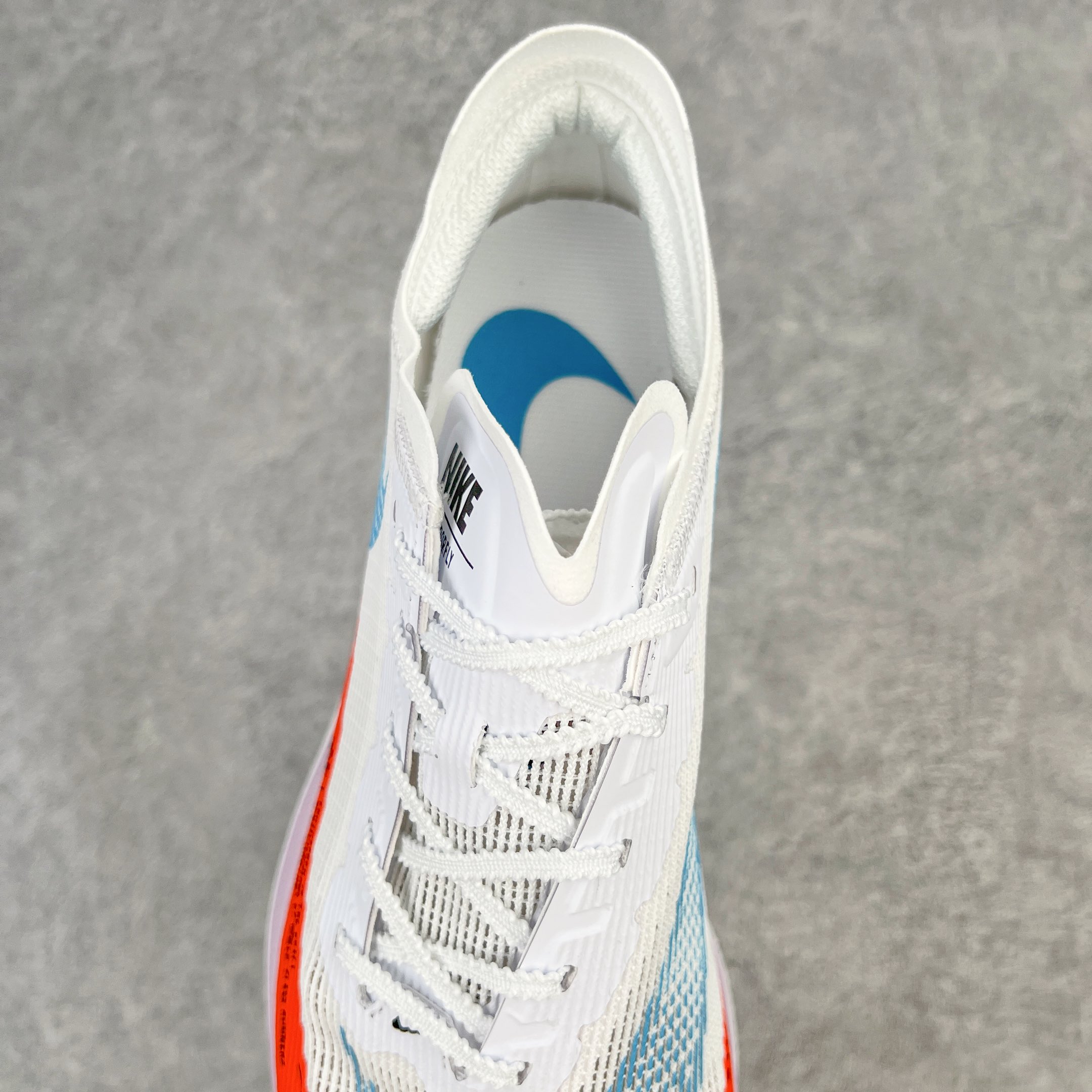 图片[5]-＃纯原福利 NK ZoomX Vaporfly Next% 马拉松二代跑鞋 细节整体升级 这款next%和上一款4%的鞋最大区的别于在鞋面面料 鞋面使用了全新 Vaporweave 科技 这种类似蝉翼的材质相比 Flyknit 更加轻薄透气 非对称的鞋带系统和泡棉护垫的加入令舒适度更高 鞋头辅以超大的 Swoosh 点缀 再配上流线型外观设计 时尚感十足 尺码：36 36.5 37.5 38 38.5 39 40 40.5 41 42 42.5 43 44 44.5 45-选品中心