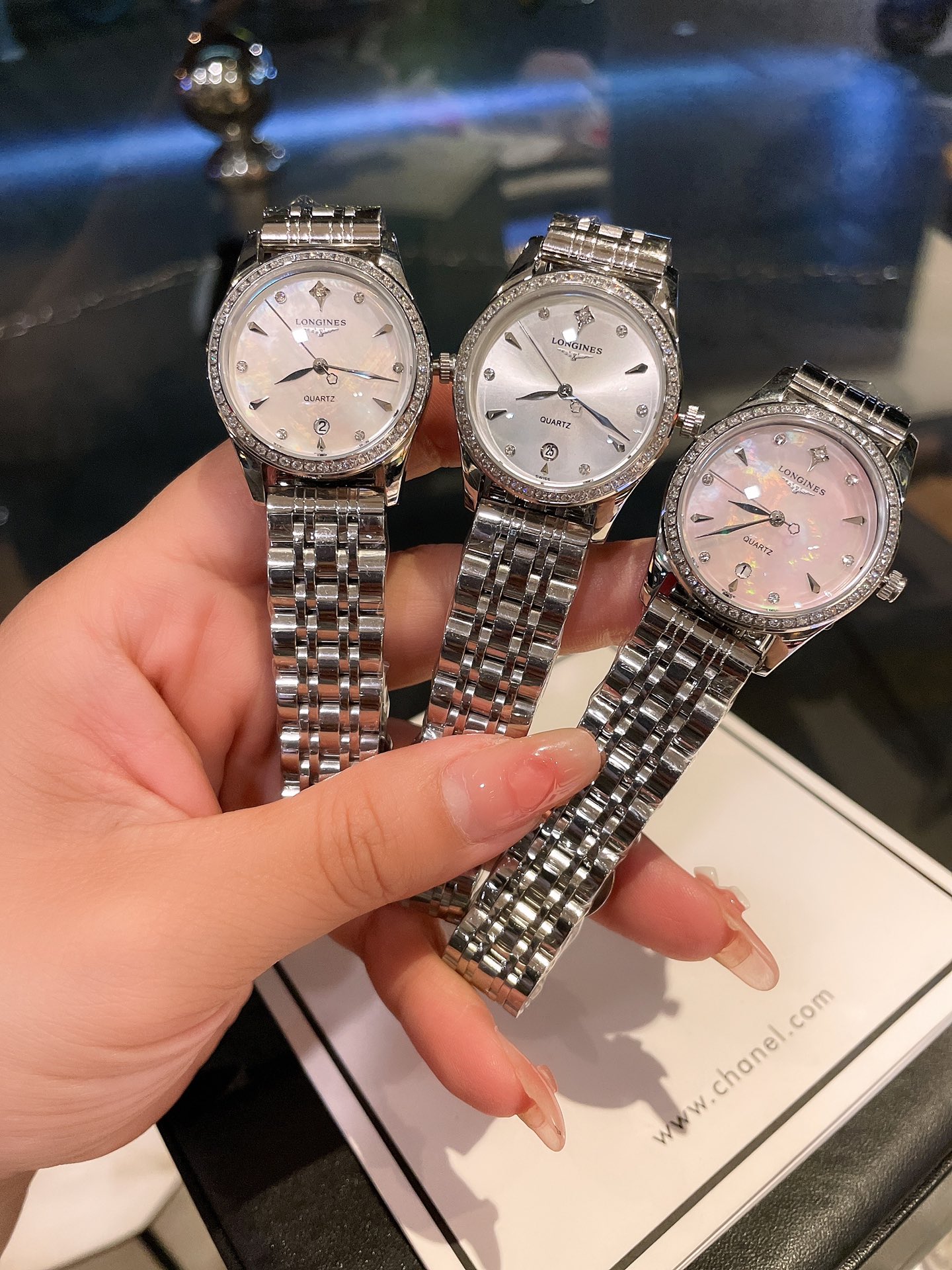 K0   浪琴 Longines 表结合女性材质与动感线条 打造出全新康柏系列Conquest Classic腕表 腕表仍然忠实于该品牌的标志性优雅气质 该系列腕表采用进口日本石英机芯 走时精准无比 并采用精钢表链 精致而细腻 完美符合当代女性需求”},”normal”:false,”old_share_time”:”