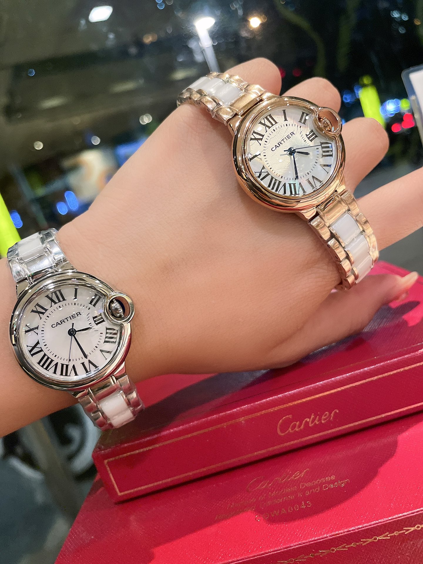 Cartier 卡地亚蓝气球 33mm石英腕表 传统三针设计 星空运转 时间流淌 特殊工艺镶钻