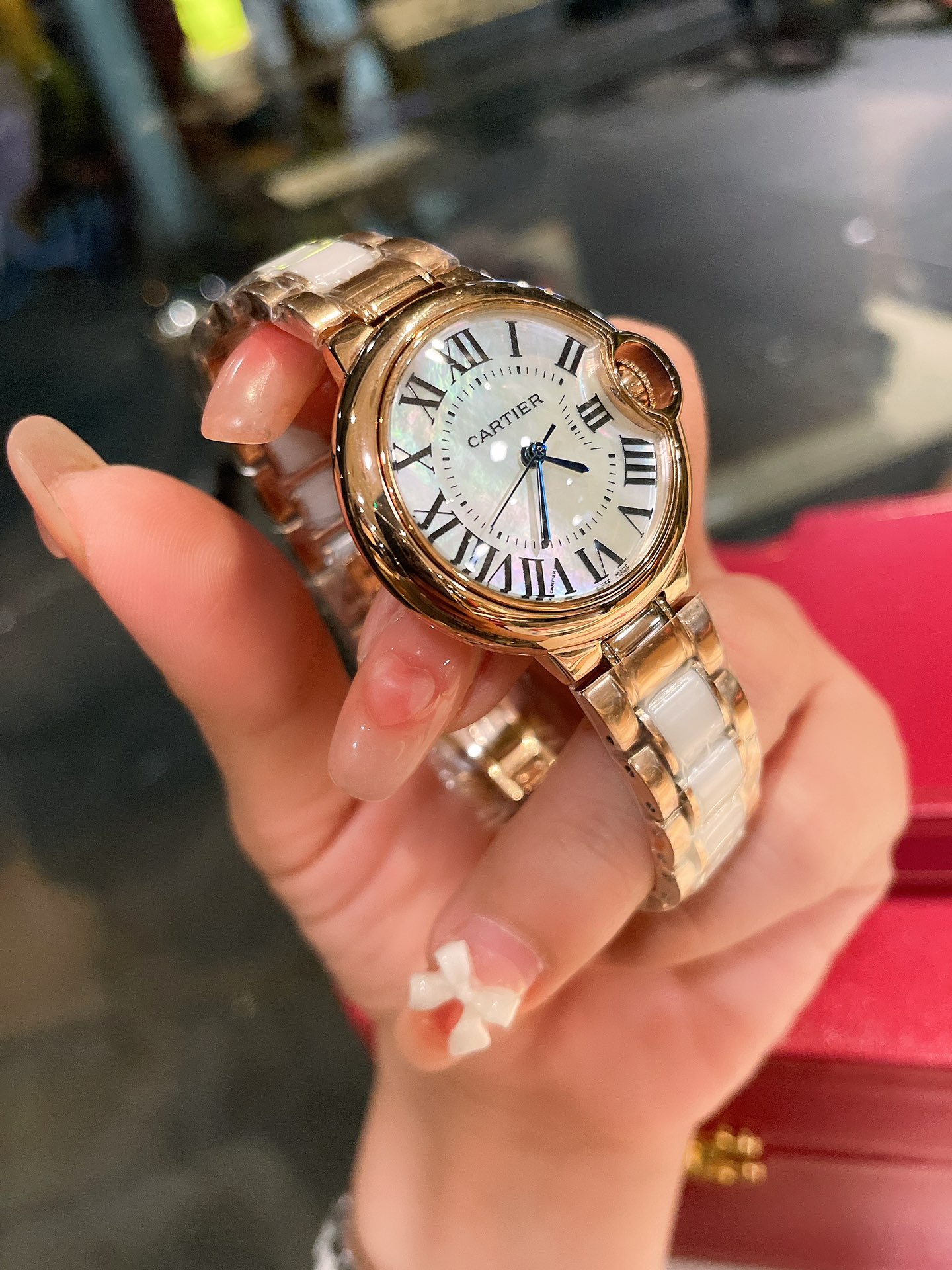 Cartier 卡地亚蓝气球 33mm石英腕表 传统三针设计 星空运转 时间流淌 特殊工艺镶钻