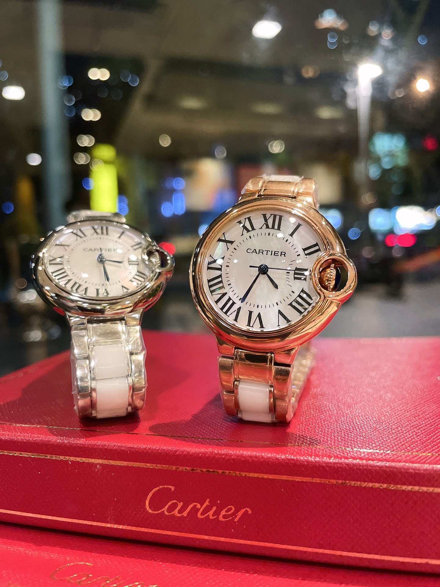 Cartier 卡地亚蓝气球 33mm石英腕表 传统三针设计 星空运转 时间流淌 特殊工艺镶钻