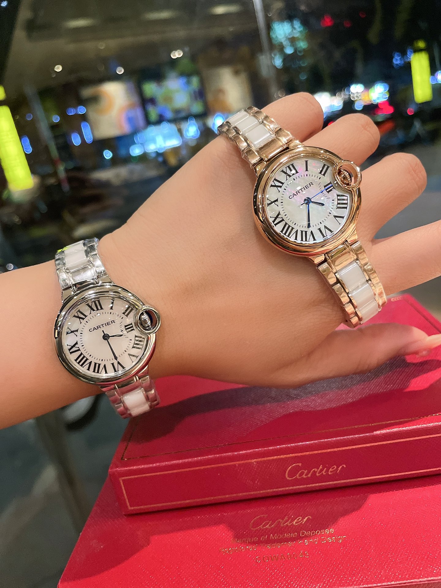 Cartier 卡地亚蓝气球 33mm石英腕表 传统三针设计 星空运转 时间流淌 特殊工艺镶钻