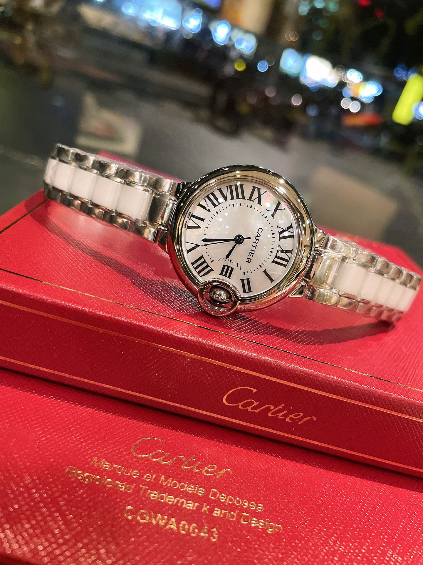 Cartier 卡地亚蓝气球 33mm石英腕表 传统三针设计 星空运转 时间流淌 特殊工艺镶钻