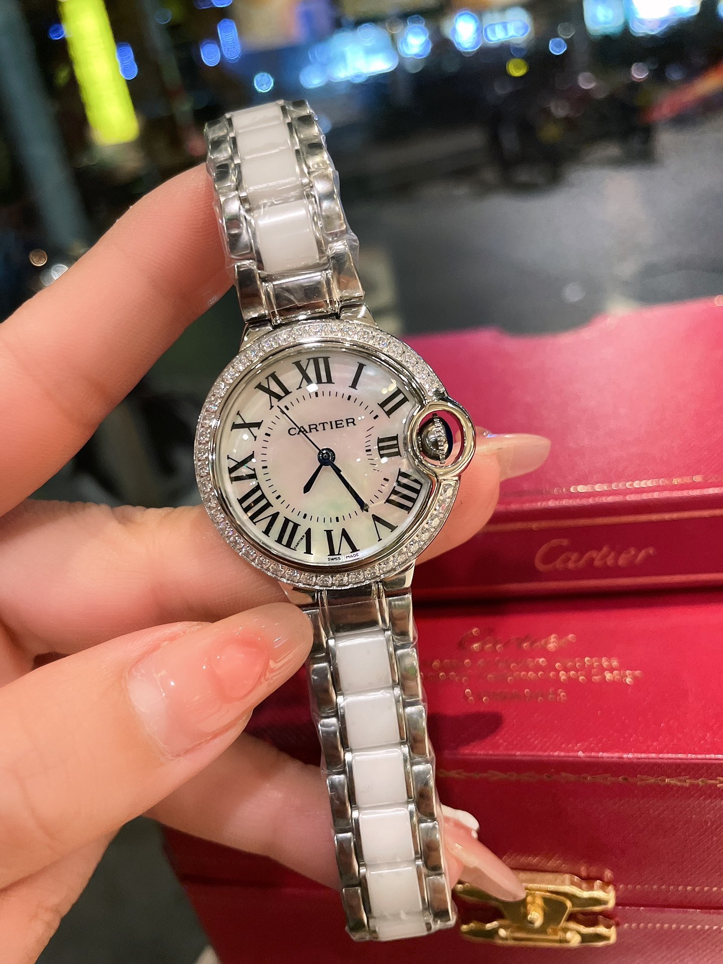 Cartier 卡地亚蓝气球 33mm石英腕表 传统三针设计 星空运转 时间流淌 特殊工艺镶钻