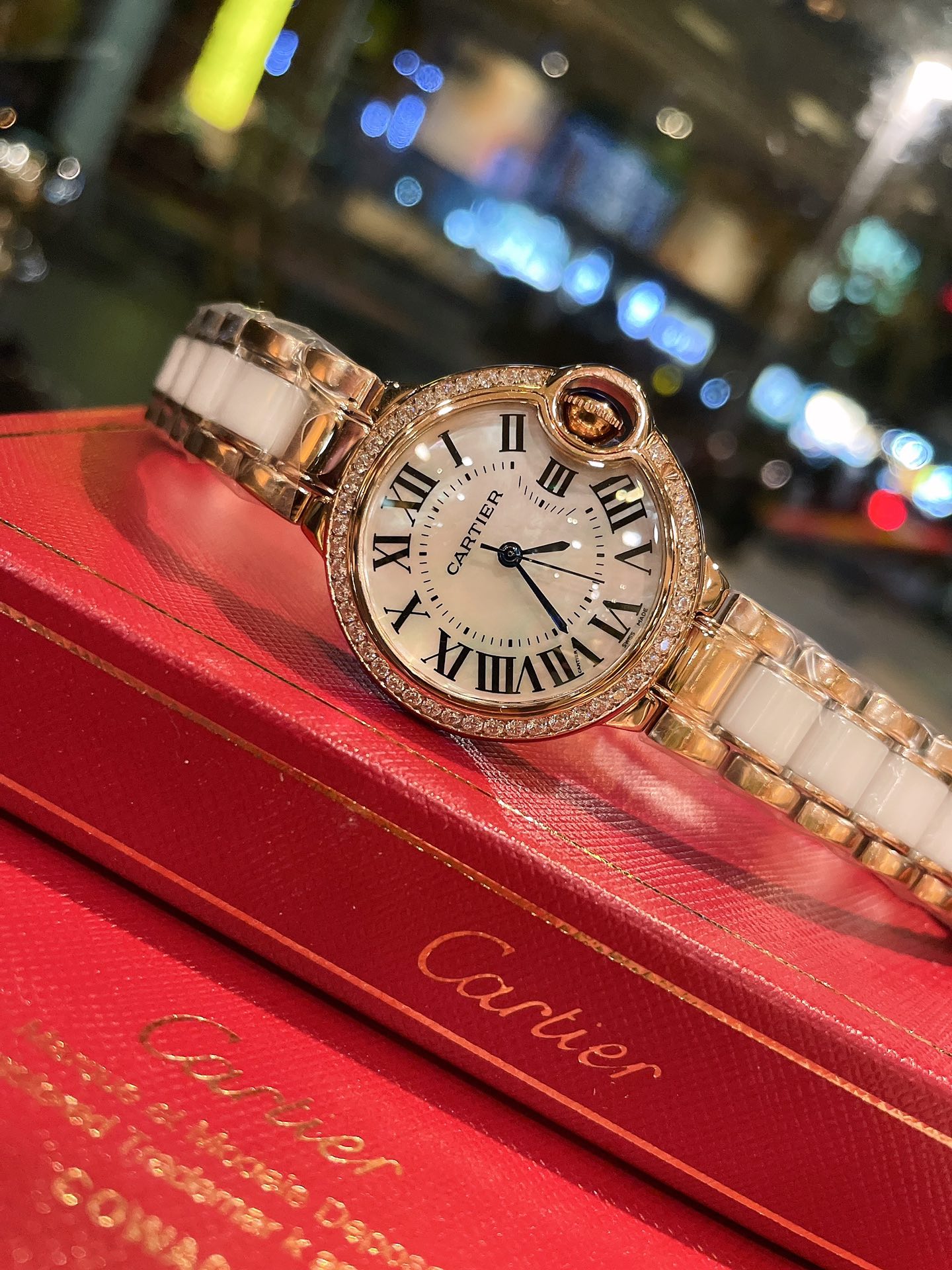 Cartier 卡地亚蓝气球 33mm石英腕表 传统三针设计 星空运转 时间流淌 特殊工艺镶钻