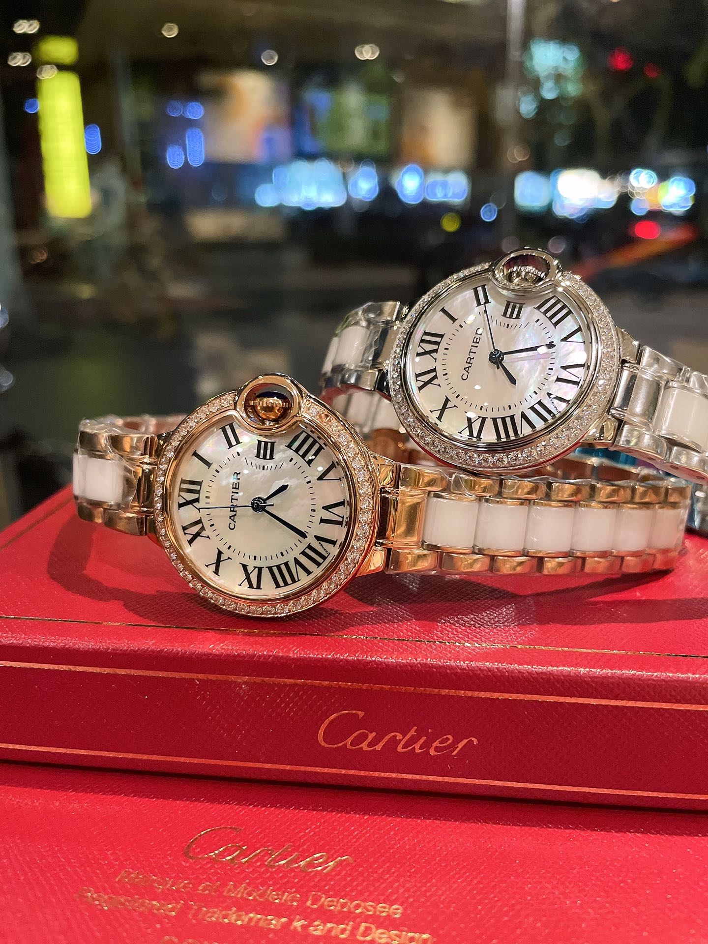 Cartier 卡地亚蓝气球 33mm石英腕表 传统三针设计 星空运转 时间流淌 特殊工艺镶钻