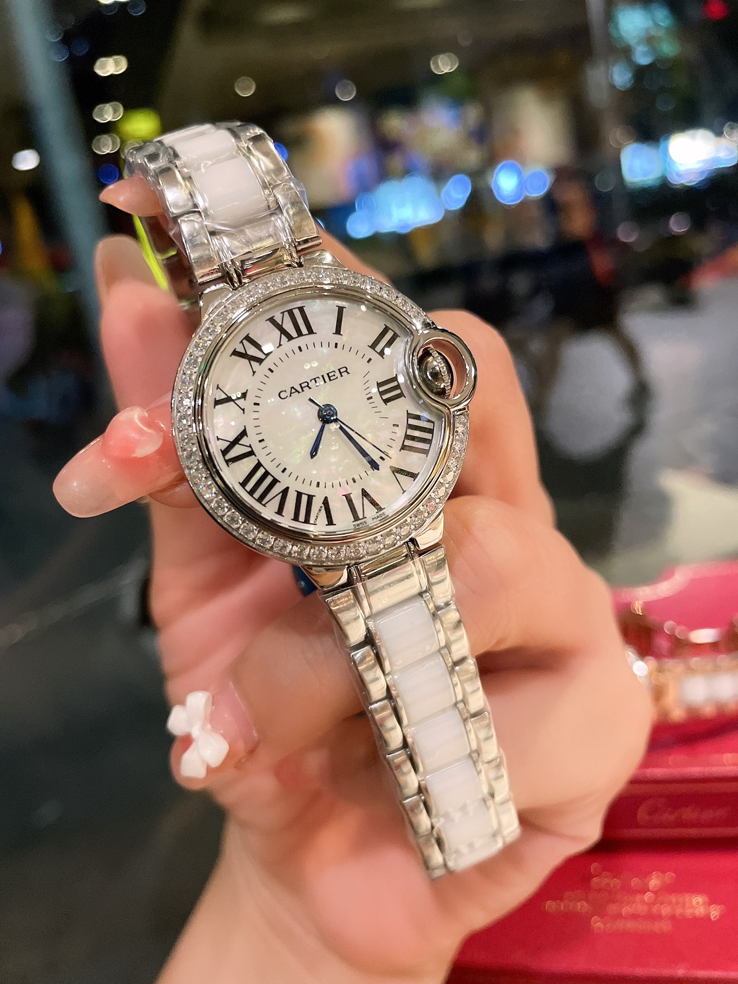Cartier 卡地亚蓝气球 33mm石英腕表 传统三针设计 星空运转 时间流淌 特殊工艺镶钻