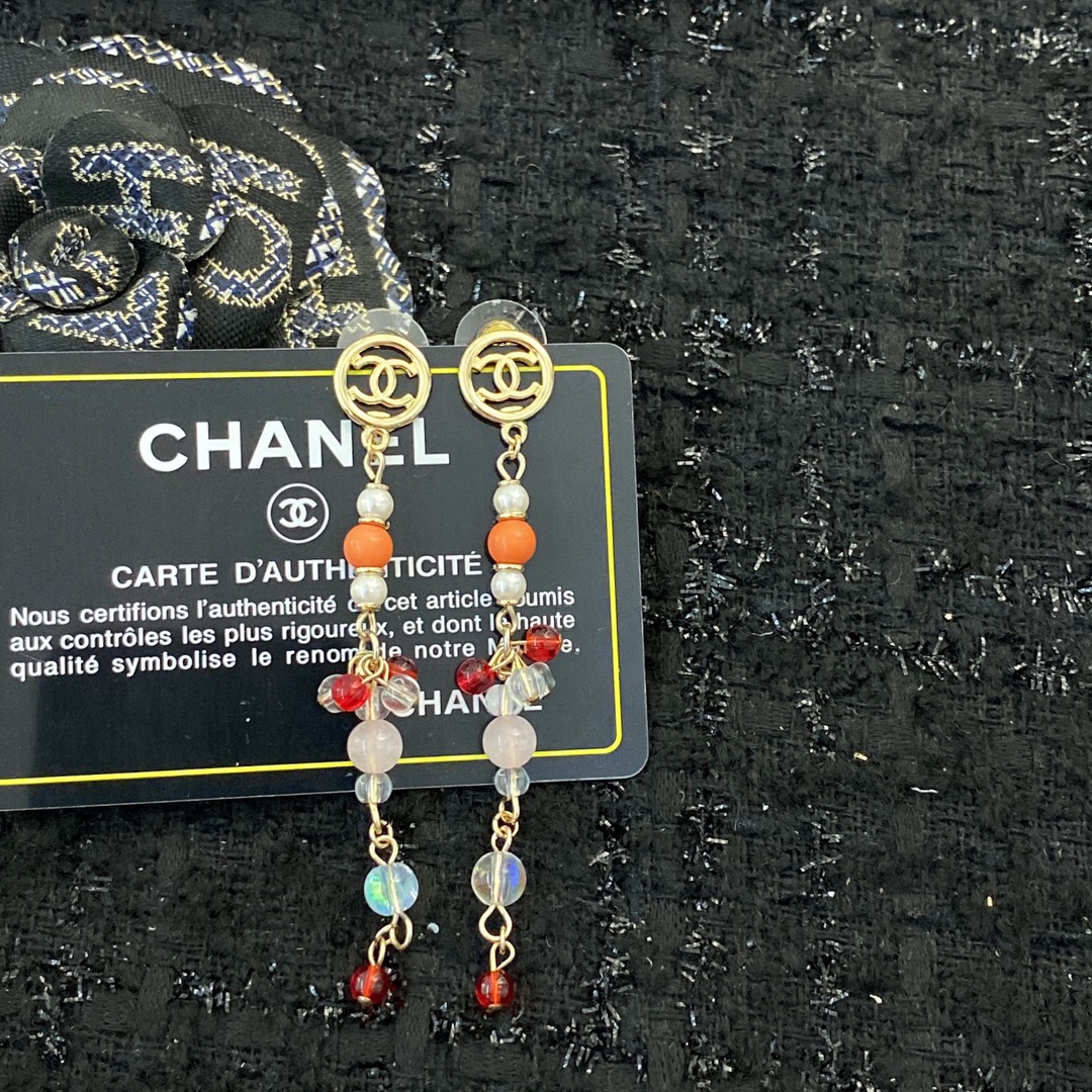 P65▪️编码GE119   0659865
🛍【Chanel香奈儿】
🛍小香经典耳环热销款火爆上新❣
🛍同步专柜‼️正品开模‼️黑红两色可选🤩款式新颖独特💖19年最新流行长款❤️超级百搭显脸瘦🤩速速入手让自己走在时尚潮流之路💃