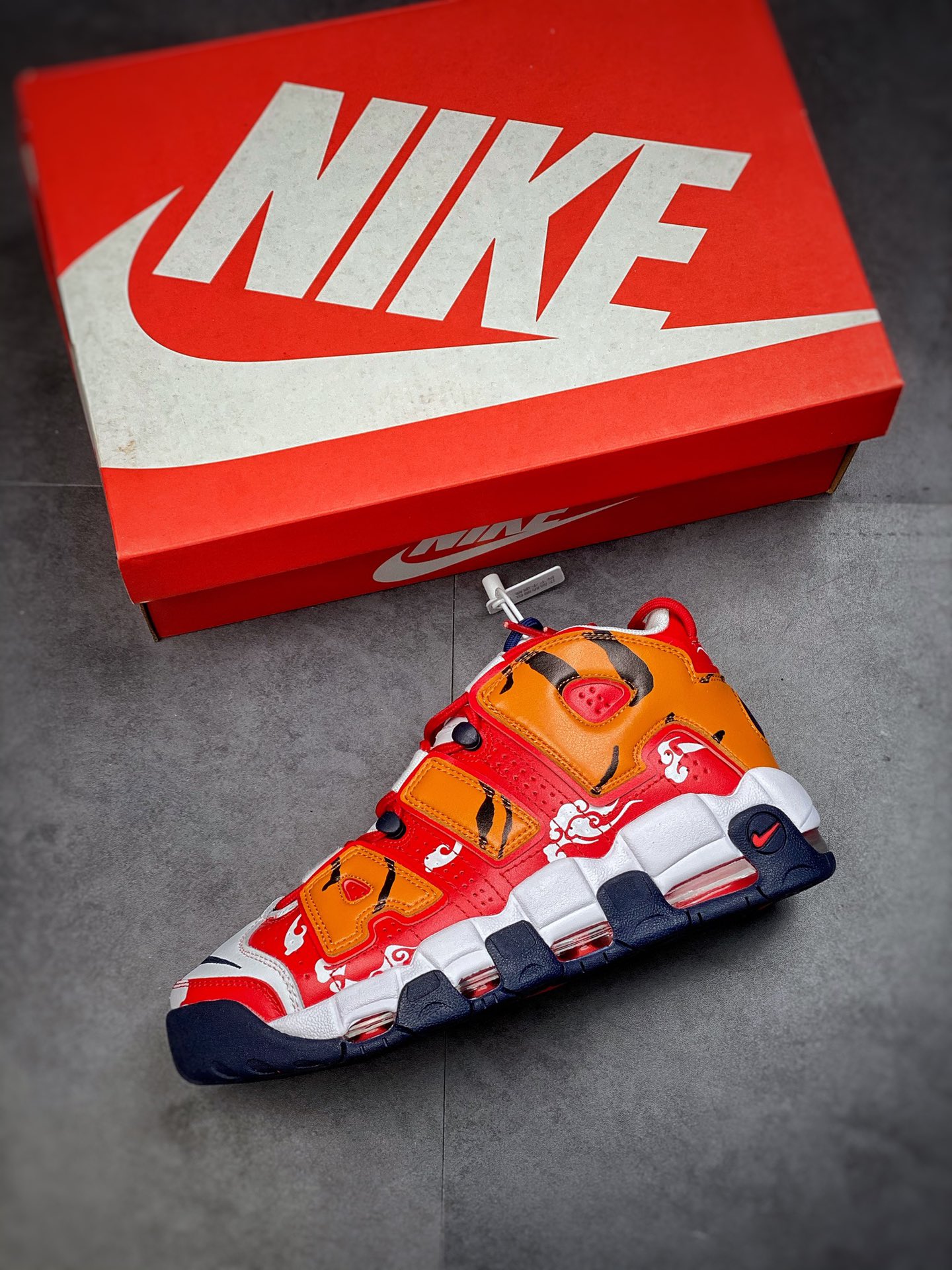260 【定制球鞋】Nike Air More Uptempo(GS)大Air 虎年新年定制虎纹祥云高帮复古篮球鞋 CZ7885-100