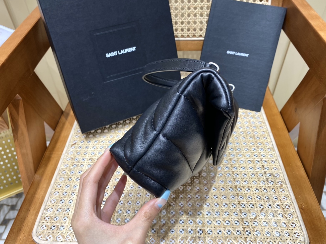 Ysl LOULOU PUFFER 23CM 迷你绗缝小羊皮包 620333黑色银扣
