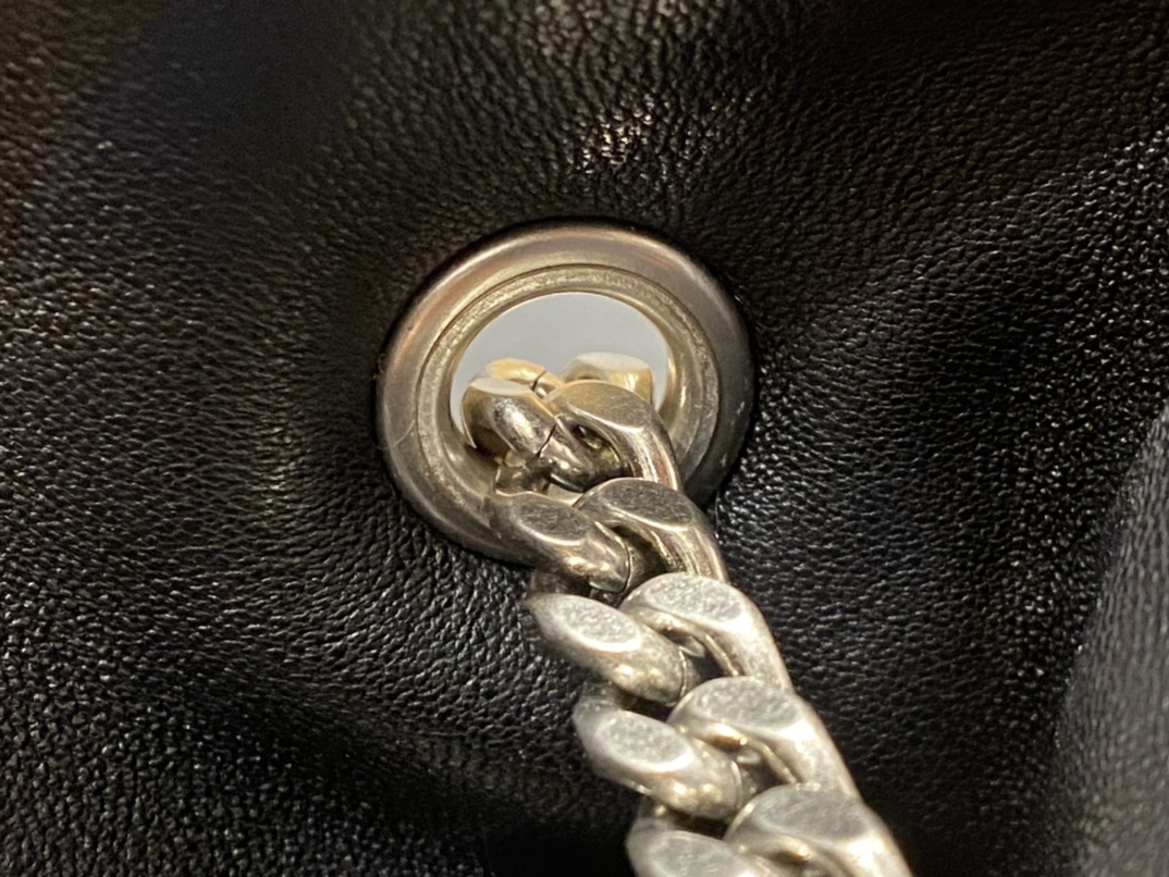 Ysl LOULOU PUFFER 23CM 迷你绗缝小羊皮包 620333黑色银扣