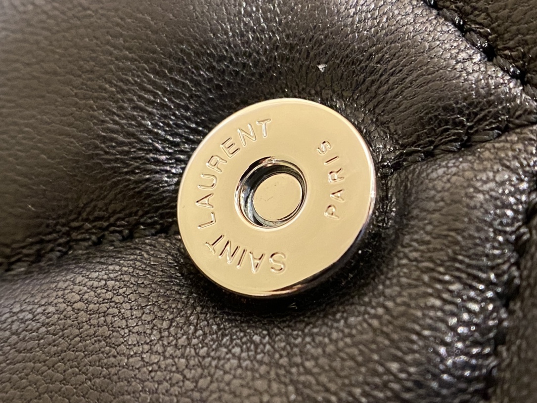 Ysl LOULOU PUFFER 23CM 迷你绗缝小羊皮包 620333黑色银扣