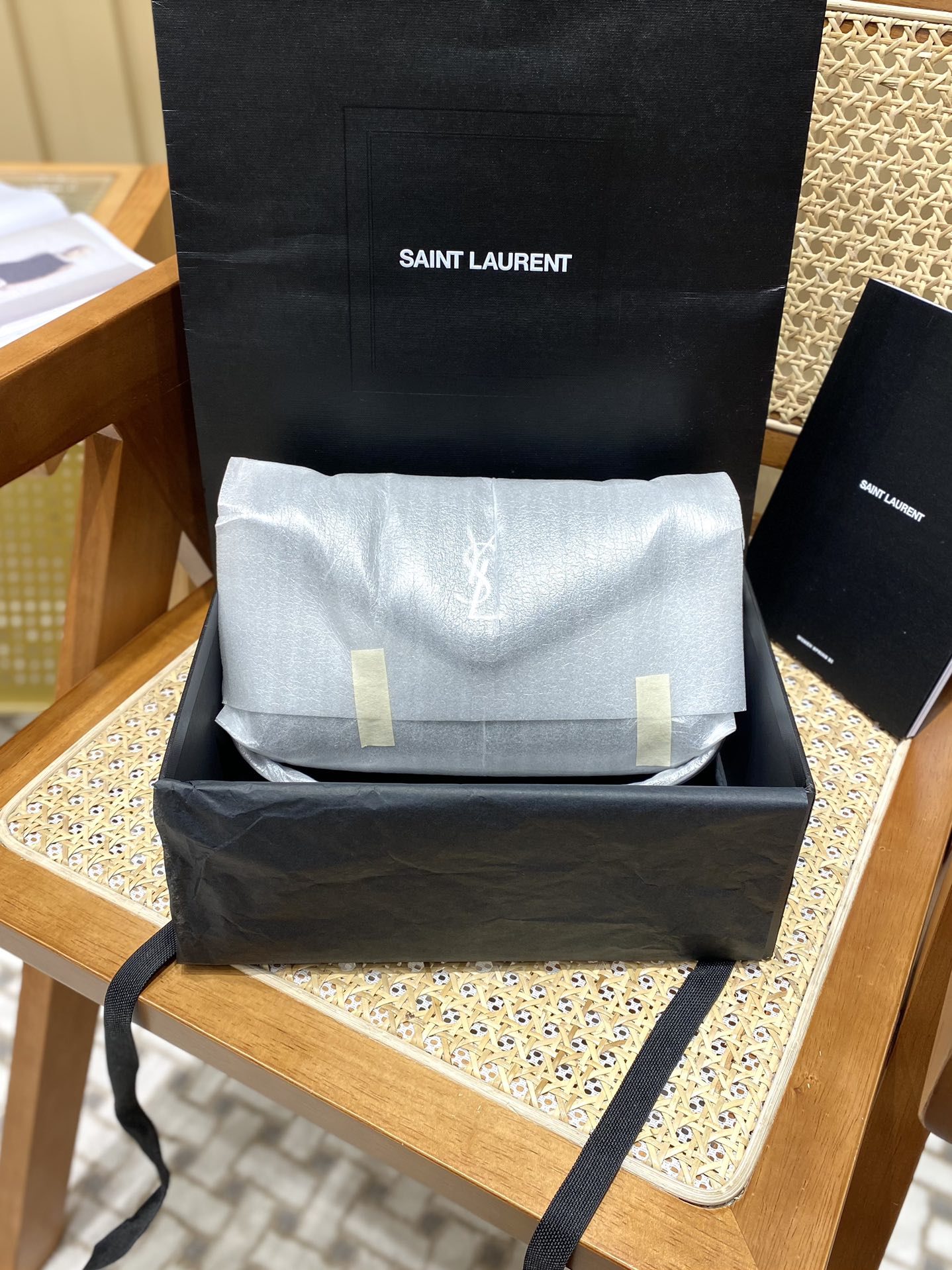 Ysl LOULOU PUFFER 23CM 迷你绗缝小羊皮包 620333黑色银扣