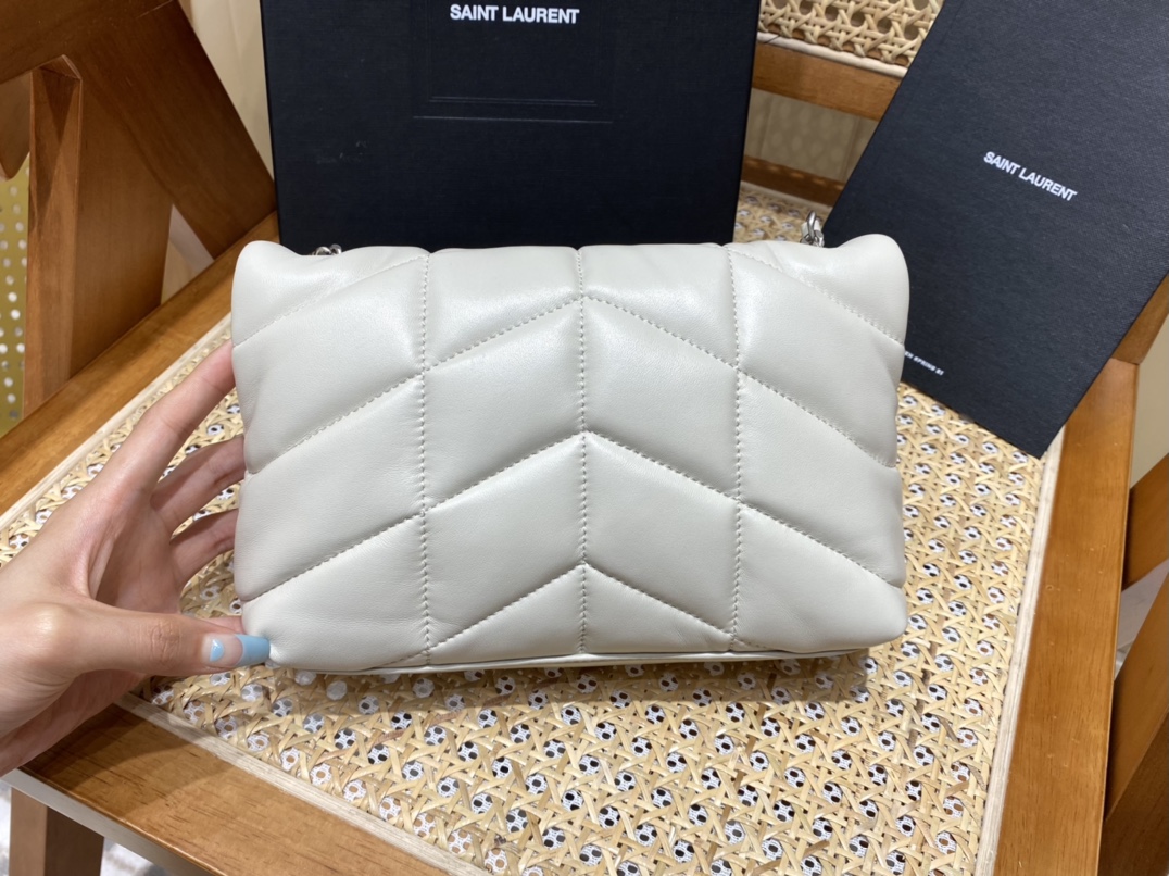 Ysl LOULOU PUFFER 23CM 迷你绗缝小羊皮包 620333白色银扣